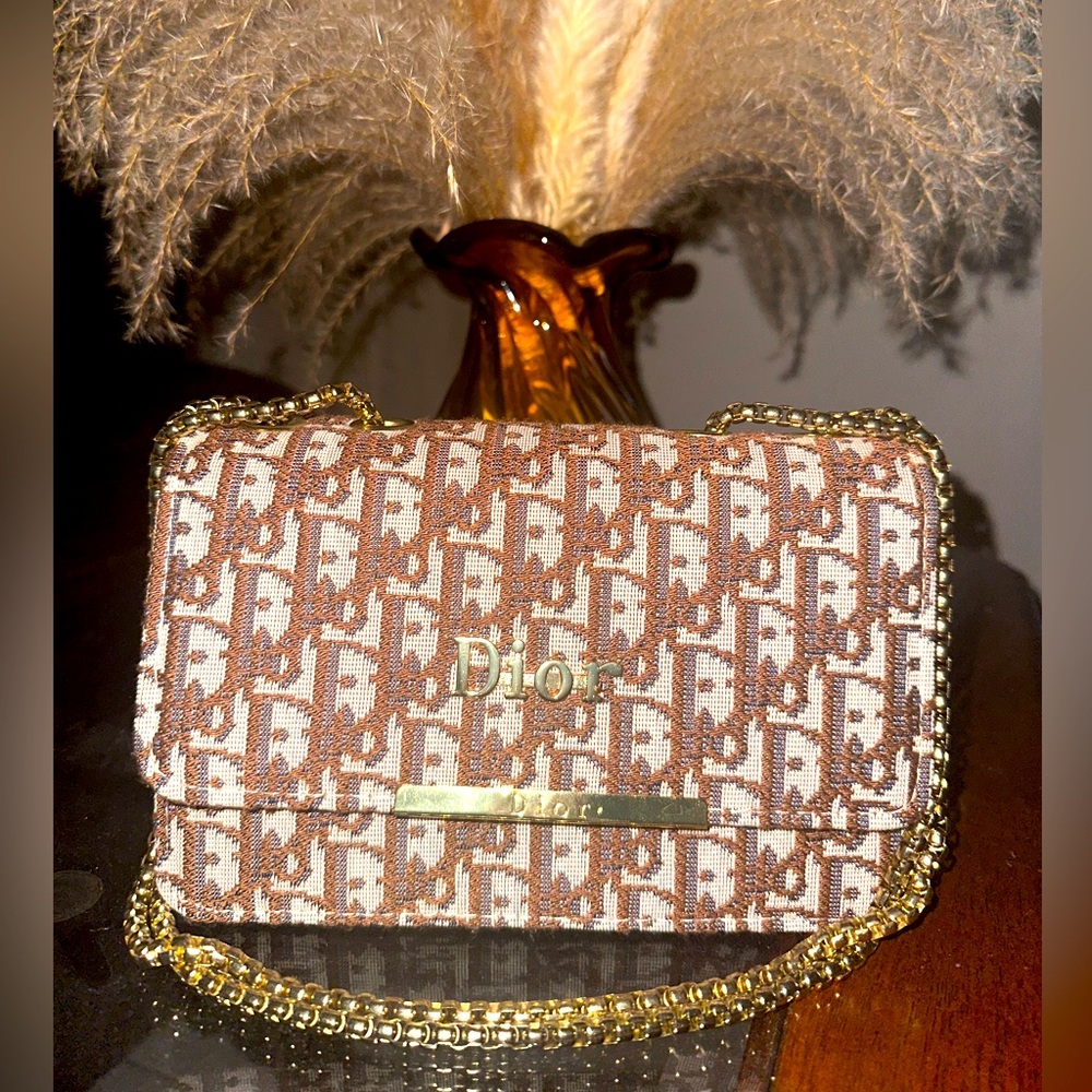 Designer(dior) lettered print purse - maroon